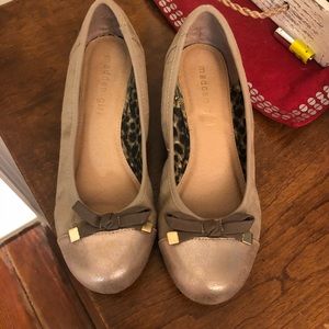 Taupe and rose gold wedges